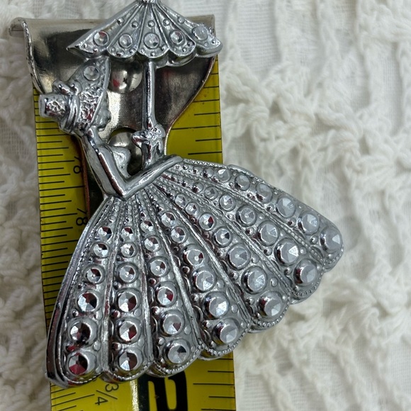 Vintage Staybrite Crinoline Lady Brooch - Picture 5 of 5